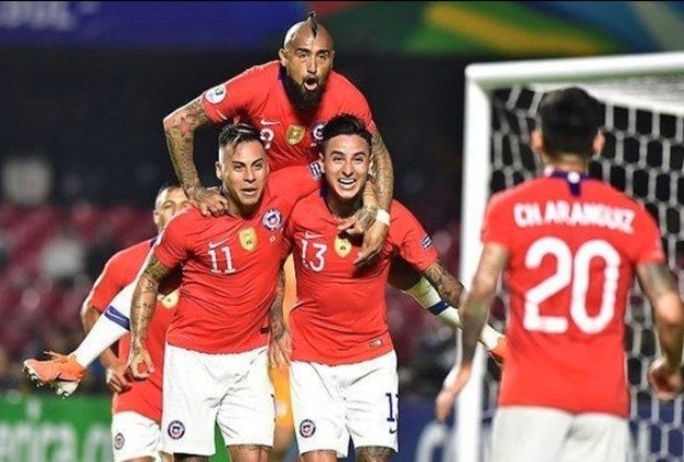 Caso seja de fato contratado pelo Flamengo, Pulgar reencontrará o amigo Arturo Vidal, com quem atuou em diversos momentos na seleção chilena