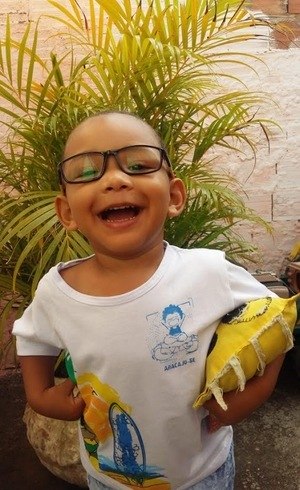 Quem vê o alegre Erik falando e correndo nem imagina que, poucos meses antes, ele havia passado por uma complexa cirurgia no coração