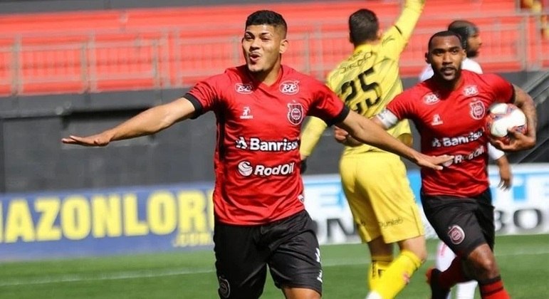 Erison em ação pelo Brasil de Pelotas; atacante foi artilheiro do Xavante na Série B de 2021