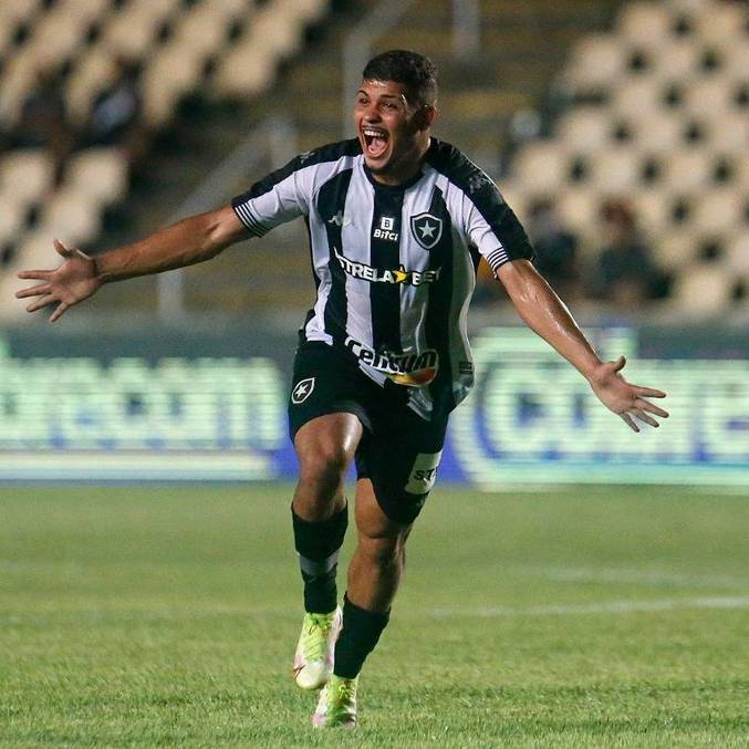 Erison marcou seu primeiro gol com a camisa do Botafogo