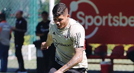 Erison em treino pelo São Paulo