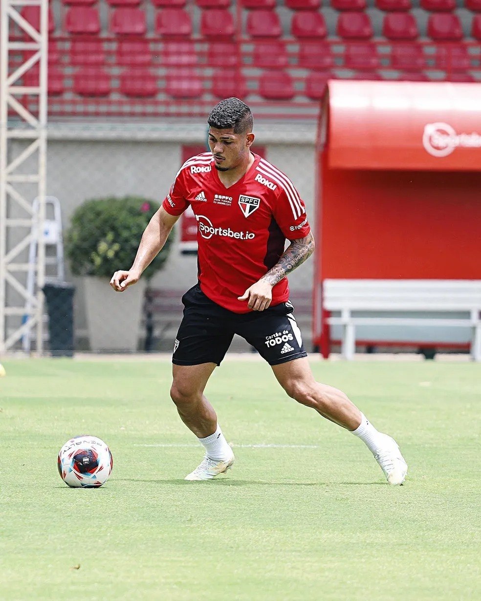 Sem Calleri, São Paulo dá chance a Erison antes de buscar centroavante no  mercado