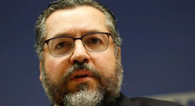 'Não acredito em aquecimento global. Vejam que fui a Roma em maio e estava tendo uma onda de frio enorme', disse Ernesto Araújo em reunião com especialistas no Itamaraty
