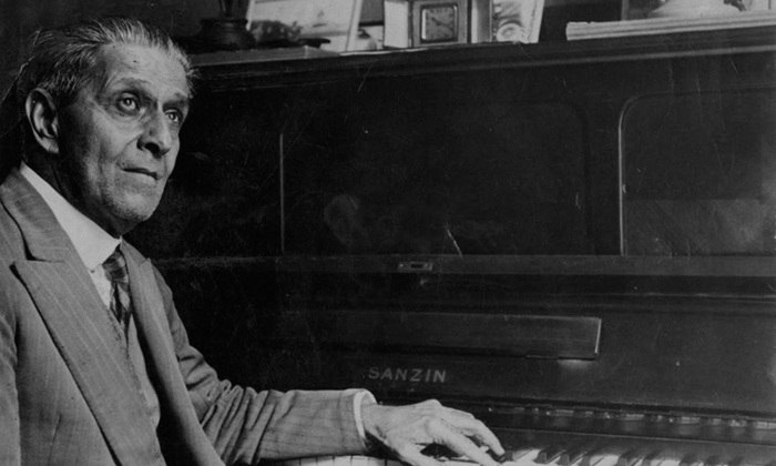 Ernesto Nazareth (1863-1934) - Compositor e pianista, um dos grandes nomes do maxixe. Fã de Chopin, Nazareth apresentava-se em salas de cinema. Era nome aguardado no Cine Odeon, no Rio de Janeiro. E batizou sua composição mais famosa de 