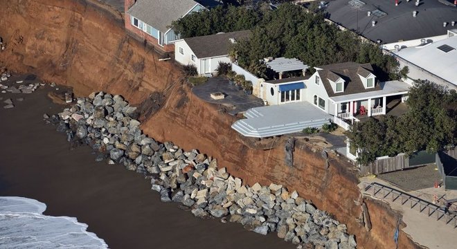 Cientistas especularam que a erosão e o aumento no nível do mar podem fazer sumir 70% das praias da Califórnia até 2100