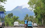 A erupção do vulcão Bulusan, na província de Sorsogon, durou cerca de 17 minutos e a coluna de fumaça chegou a pelo menos 1 km de altura, segundo o Instituto de Vulcanologia e Sismologia das Filipinas