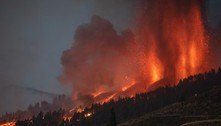 Lava de vulcão nas Ilhas Canárias destrói pelo menos 20 casas