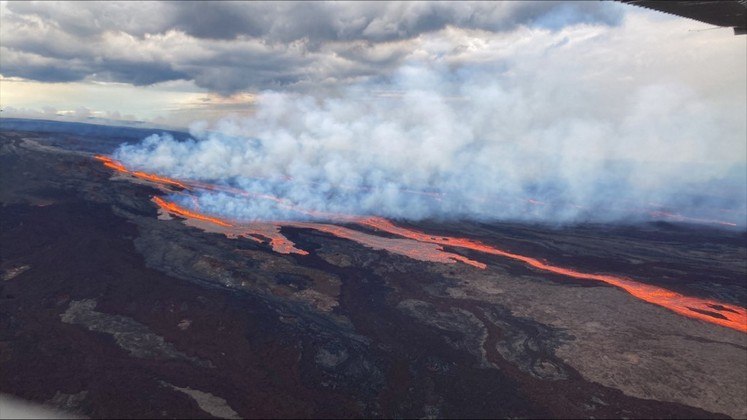 Na manhã desta segunda-feira, o escritório de monitoramento de vulcões do USGS tuitou: 
