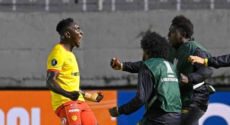De virada, Flamengo perde para o Aucas na estreia da Libertadores