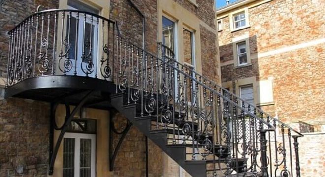 Escada de ferro de entrada