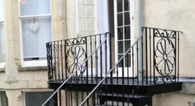 Escada de ferro em L