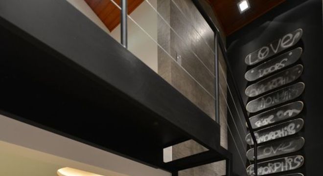 escada de ferro - escada de ferro simples em hall 