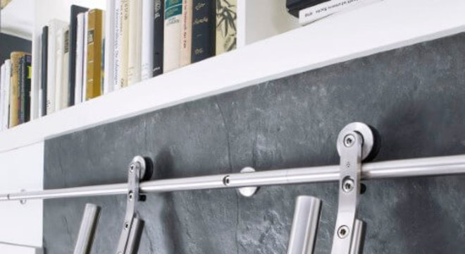 Escada de ferro para pegar livros na parede