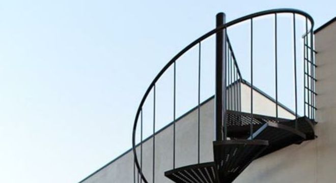 escada externa - escada caracol preta 