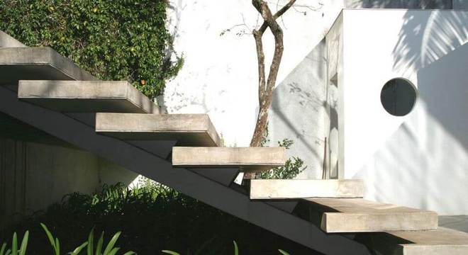 escada externa - escada de pedra 