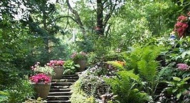 escada externa - escada de pedra em jardim 