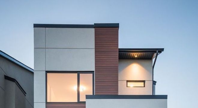 escada externa - parede com tacos de madeira e escada em alvenaria 