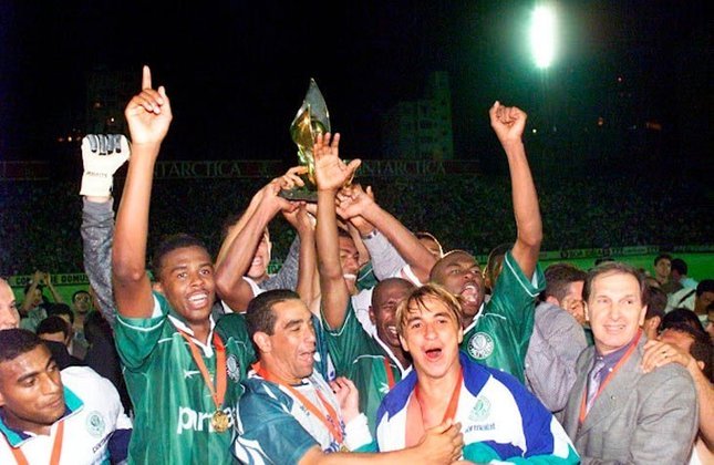 Escalação do Palmeiras na final da Copa Mercosul de 1998 - Velloso; Arce, Júnior Baiano, Cléber e Júnior; Rogério, Galeano, Alex (Pedrinho) e Zinho (Arílson); Paulo Nunes e Oséas (Almir). Técnico: Luiz Felipe Scolari.