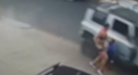 Câmeras de segurança registraram o momento
