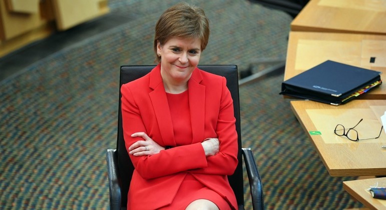 Nicola Sturgeon pretende realizar referendo da independência escocesa este ano
