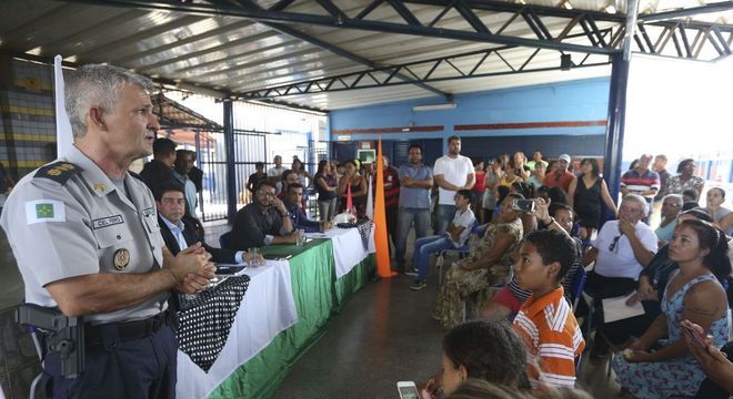 Implantação de escola cívico-militar gerou polêmica no Distrito Federal 
