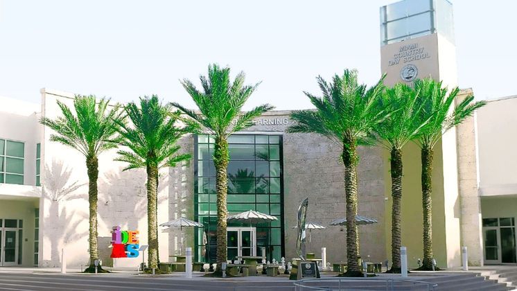 A Miami Country Day School é uma das escolas mais luxuosas da cidade na Flórida e, como informado no site da instituição, dedica-se a educar os alunos 