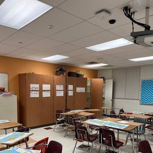 Sala de aula em que Scott Beigel, de 35 anos, lecionava permaneceu intacta desde o tiroteio