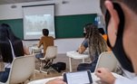 Segmente seu aprendizado Para não misturar as fórmulas, separe as disciplinas e se organize para estudar cada uma em um dia diferente. Ao segmentar o aprendizado, o estudante corre menos risco de se confundir. Por exemplo, a letra 'r' em física elétrica significa 'resistência', enquanto em geometria remete ao 'raio' de uma figura* Sob supervisão de Vivian MasuttiLEIA TAMBÉM: Enem 2023: do AI-5 ao Holocausto, professora lista sete fatos históricos que podem cair no exame