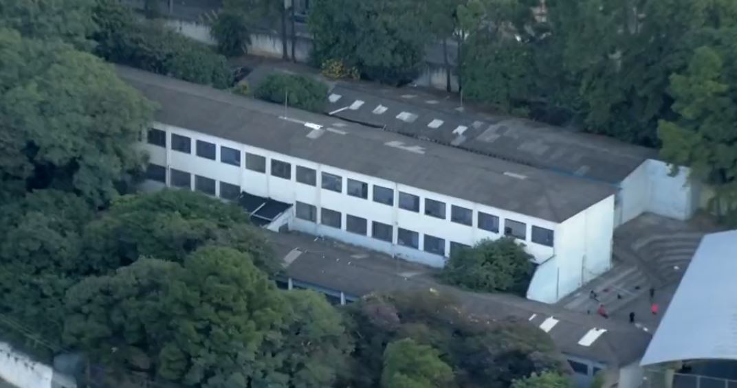 Agente escolar é atingido por bomba jogada em escola de São Carlos