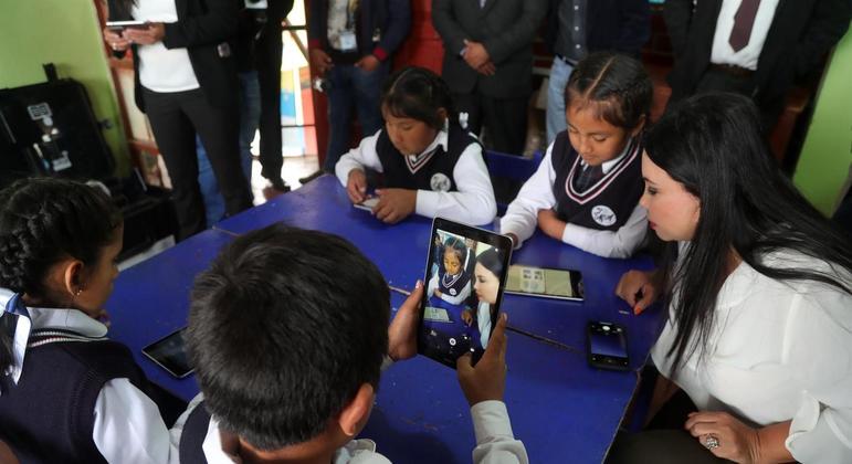 Escolas públicas e particulares do Peru devem retomar as aulas presenciais em 2022