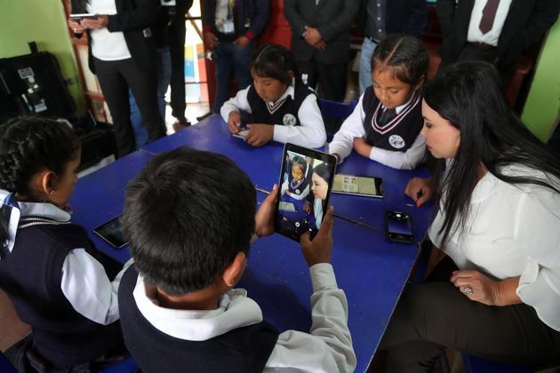 Escolas públicas e particulares do Peru devem retomar as aulas presenciais em 2022