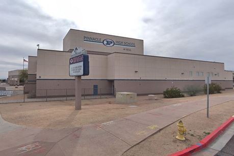 Estudante foi detido na escola em Phoenix
