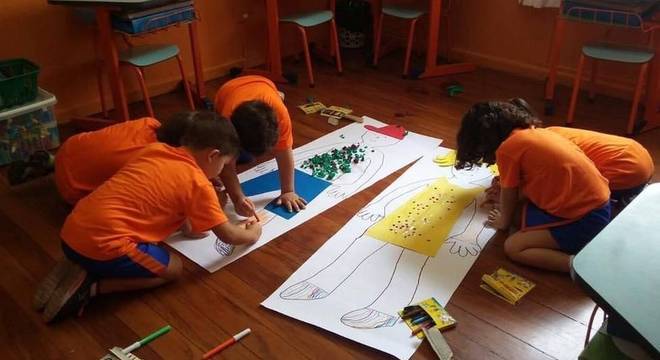 Crianças em foto de arquivo da escola Planeta Azul; diretora Marli Pereira esperava recuperar seu número de alunos após o Carnaval, mas planos foram por água abaixo por conta da pandemia