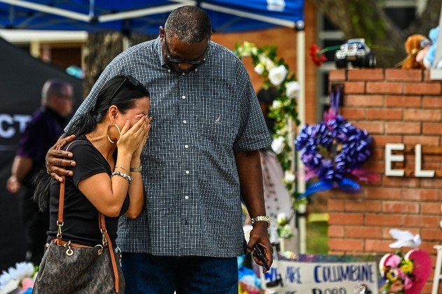 O ano de 2022 nos Estados Unidos ficou marcado pelo grande número de massacres com armas no país. Segundo a ONG The Gun Violence Archive, foram 628 tiroteios em massa em território norte-americano até 15 de dezembro — média de quase dois eventos deste tipo por dia. Relembre alguns dos principais episódios dos últimos 12 meses