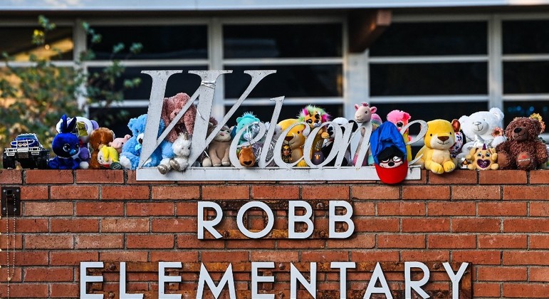 Homenagens aos mortos no massacre da escola primária Robb, em Uvalde, no Texas