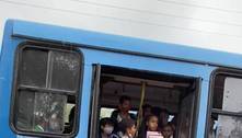 Alunos enfrentam ônibus escolares cheios em Esmeraldas (MG) 