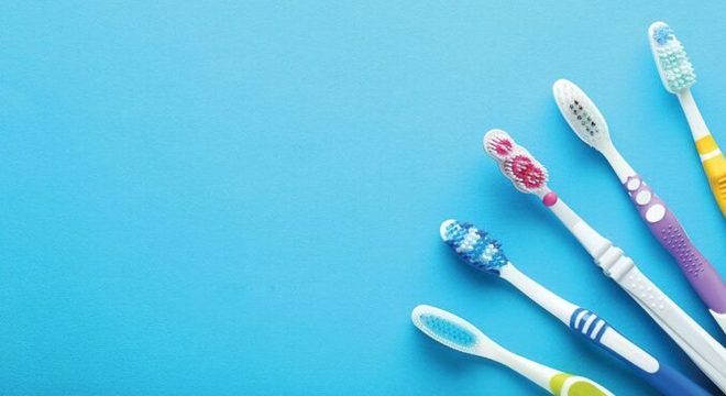 Escova de dentes: quais os tipos e como escolher corretamente