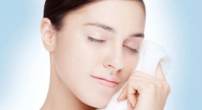 Escova de limpeza facial - benefícios, como usar, prós e contras