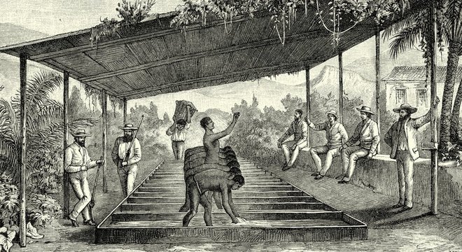 Histórico da (e gosto pela) informalidade no Brasil vem da época da escravidão, diz sociólogo 