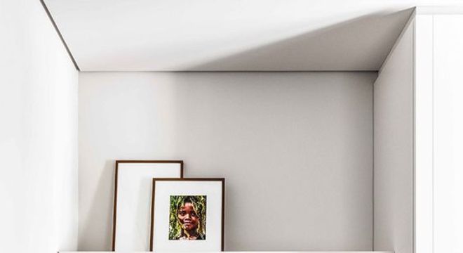 escrivaninha suspensa - escrivaninha branca em baixo de prateleiras