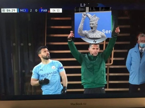 Escultura de Sergio Agüero inaugurada próximo ao estádio do Manchester City virou meme nas redes sociais. Relembre, a seguir, outros casos.