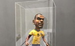 Jogador do Spartak Moscow, Fernando também tem uma escultura feita pelo artista. Nas redes sociais é possível ver o jogador com a camisa da seleção brasileira