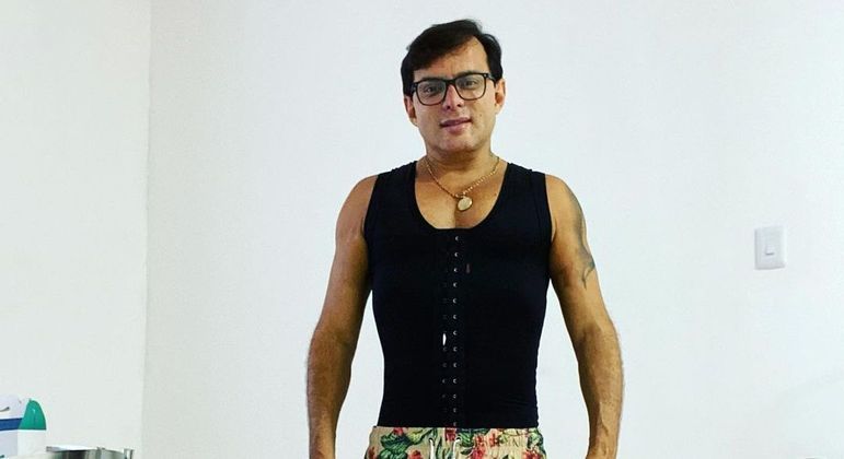 Marido de Gretchen mostra resultado de lipo HD
