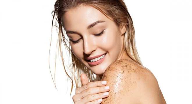 Esfoliação corporal - Benefícios, como fazer e receitas caseiras