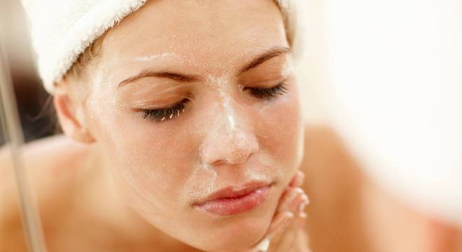 Esfoliação facial - O que é, tipos, como fazer + 12 receitas de esfoliante caseiro