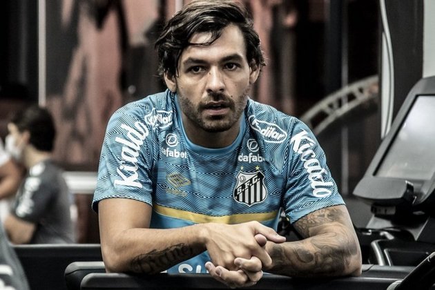 ESFRIOU - Cruzeiro encontra dificuldades para fechar com Ricardo Goulart. O clube mineiro não pretende fazer loucuras com a folha salarial, portanto, apenas uma redução de salário do meia-atacante pode deixá-lo mais perto da Raposa.