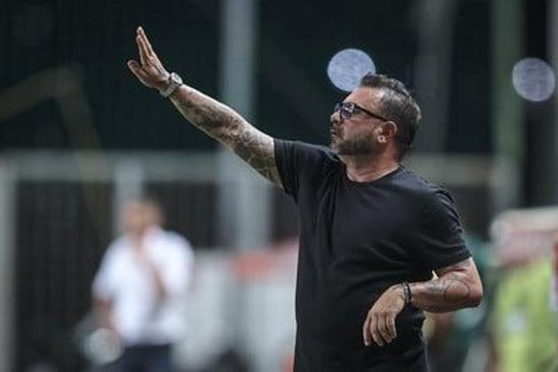 ESFRIOU - Ex-treinador do Atlético-MG, Antonio 