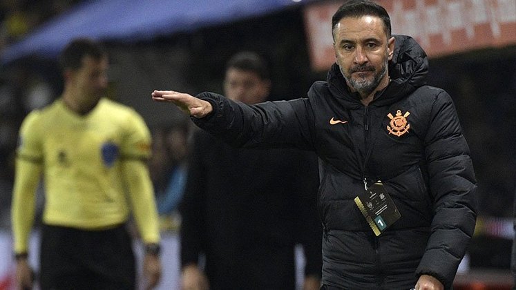 ESFRIOU - O Corinthians muito menos tem negociado renovação do técnico português Vitor Pereira: 