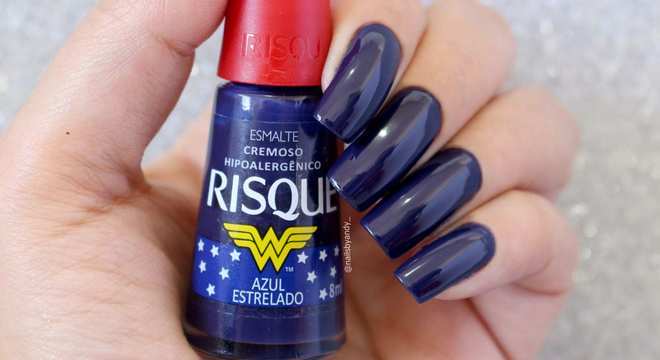Esmalte azul, veja dicas da cor que fica incrível em todos os tons de pele