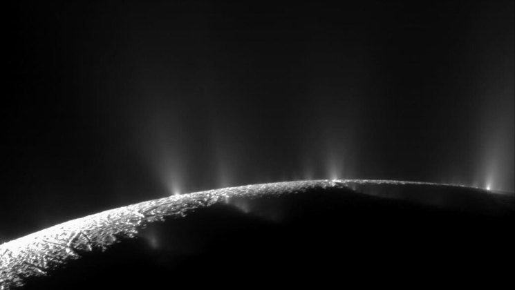 Agora, algumas sem cores! Uma equipe internacional de cientistas descobriu fósforo — um elemento essencial à vida — em Encélado, o sexto maior satélite natural de Saturno. O achado fez parte da longa Missão Cassini, a que chegou mais perto de SaturnoLEIA MAIS: Avião com teto transparente é a nova aposta de empresa aeroespacial
